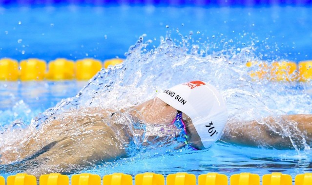 【开云运营管理部】王大雷专访，国足当在春节赛场奋力前行，拒绝回家过年的宿命